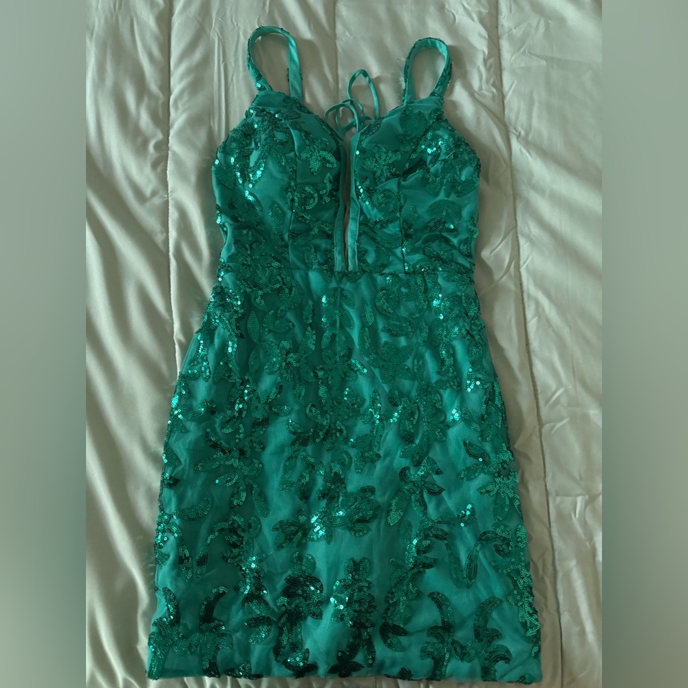 Emerald green hoco dress